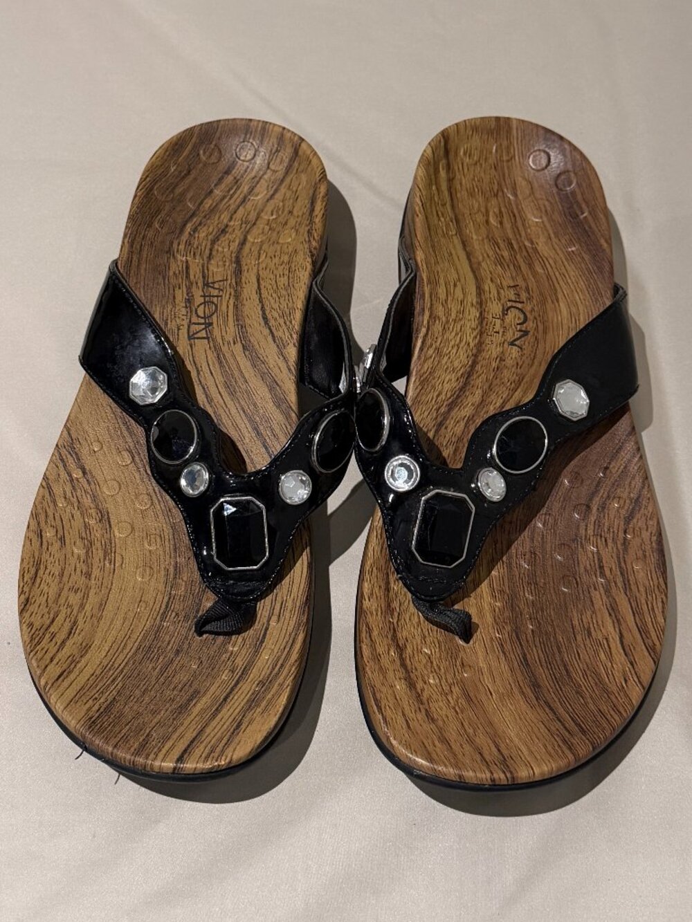 Vionic Black Patent Leather Flip Flop Sandals with Gemstone Detailing